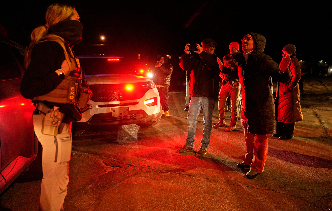 Από τη Βενεζουέλα ήταν ο άνδρας που φέρεται να επιτέθηκε με φτυάρι σε πράκτορα της ICE στη Μινεάπολη Από τη Βενεζουέλα ήταν ο άνδρας που φέρεται να επιτέθηκε με φτυάρι σε πράκτορα της ICE στη Μινεάπολη