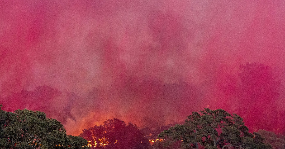 Two Fires Force At Least 7,000 People From Their Homes In New Mexico 