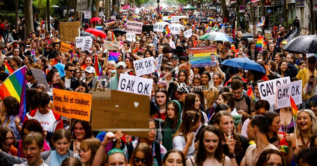 Tens of thousands at Paris Pride, fearing the rise of the far-right in ...