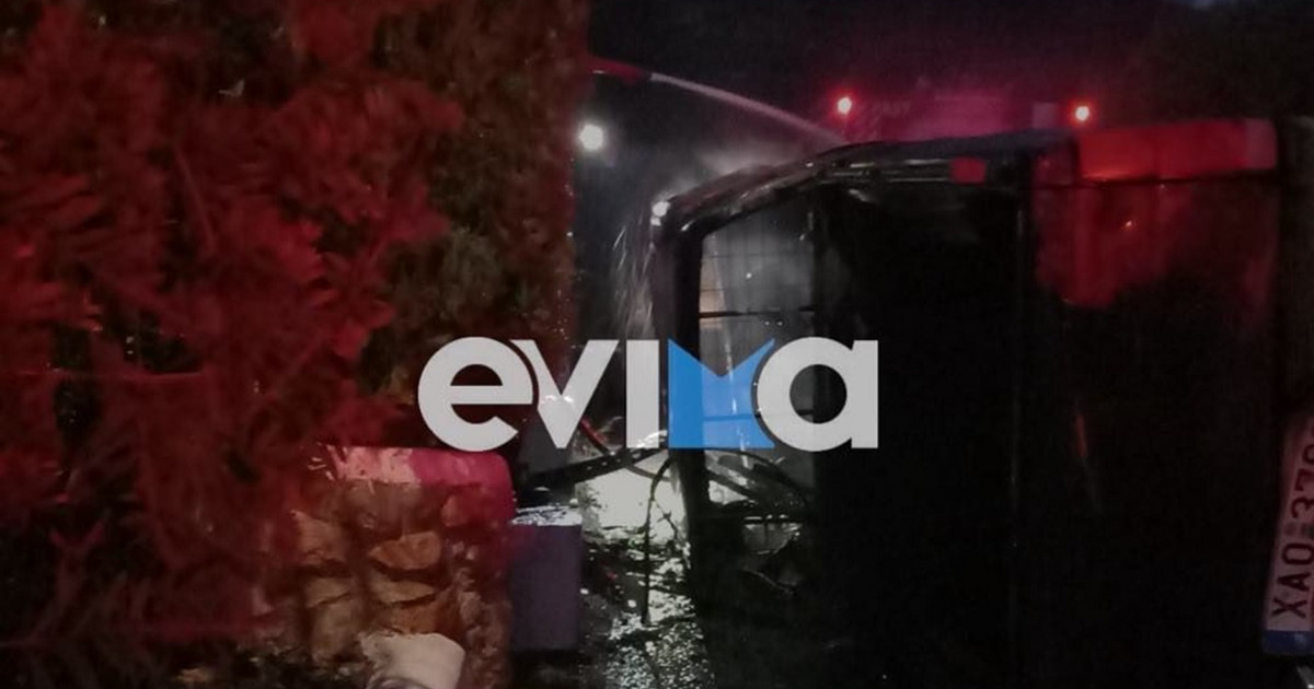 Στις φλόγες αυτοκίνητο μετά από σύγκρουση στην Εύβοια – Τραυματίστηκε ο οδηγός