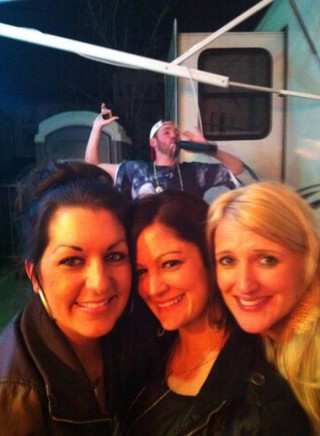 because_photobombs_are_always_funny_640_26