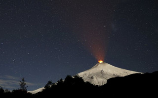 Smoke rises from Villarrica volcano as seen near the town of Pucon in southern Chile, early June 24, 2015. REUTERS/Andres Stapff