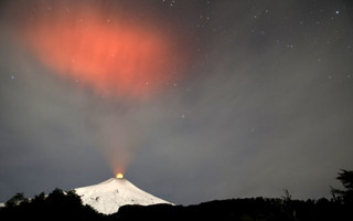 Smoke rises from Villarrica volcano as seen near the town of Pucon in southern Chile, June 23, 2015. REUTERS/Andres Stapff