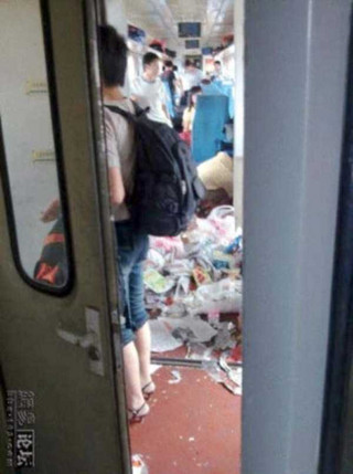 china-subway-train-rush-hour-10