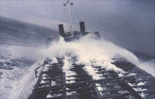 ships-in-storm-17