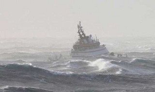 ships-in-storm-21