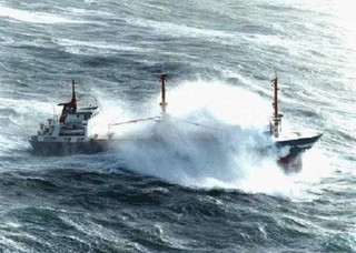 ships-in-storm-25