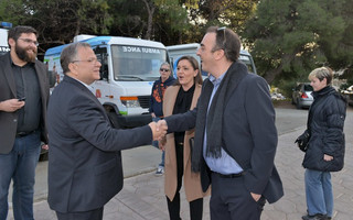 Ο κ. Γιαννόπουλος υποδέχεται τον κ. Ασημακόπουλο και όλους τους εργαζόμενους της εταιρείας