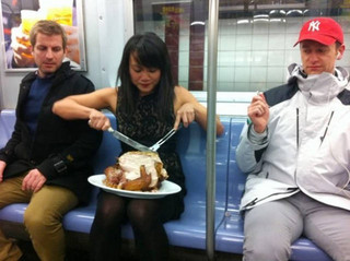 the_most_outlandish_things_you_will_ever_see_on_the_nyc_subway_640_25