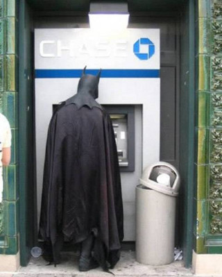 i_bet_you_didnt_think_you_could_see_something_like_this_at_an_atm_machine_640_01