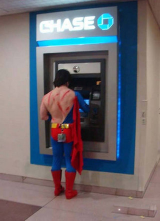 i_bet_you_didnt_think_you_could_see_something_like_this_at_an_atm_machine_640_09