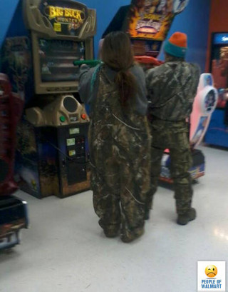 kooky_people_you_can_see_at_walmart_640_02
