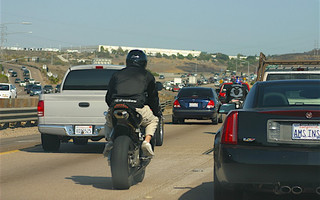 motorcycle-lane-splitting-4