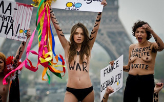 nipple-femen3