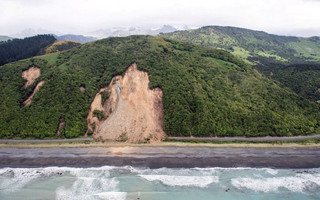 2016-11-14T050726Z_1296947027_S1BEUMSNVIAB_RTRMADP_3_QUAKE-NEWZEALAND