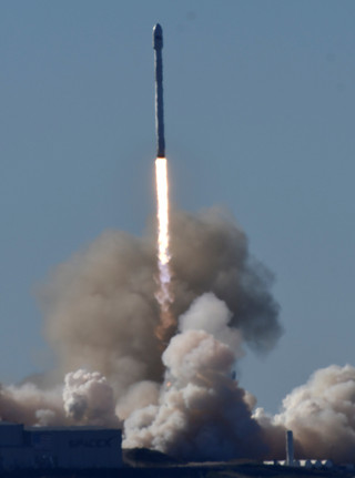 2017-01-14T183632Z_790515789_RC13CEF6B9A0_RTRMADP_3_SPACE-SPACEX