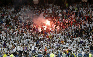 Real Madrid's supporters celebrate as Gareth Bale scoring his side's 2nd goal during the Champions League Final soccer match between Real Madrid and Liverpool at the Olimpiyskiy Stadium in Kiev, Ukraine, Saturday, May 26, 2018. (AP Photo/Matthias Schrader)