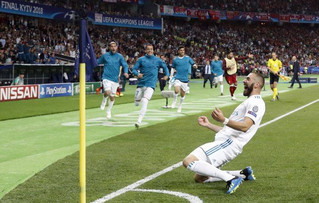 Real Madrid's Karim Benzema celebrates after scoring the opening goal during the Champions League Final soccer match between Real Madrid and Liverpool at the Olimpiyskiy Stadium in Kiev, Ukraine, Saturday, May 26, 2018. (AP Photo/Pavel Golovkin)