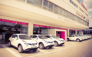 Nissan_GenN_handover1