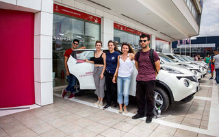 Nissan_GenN_handover10