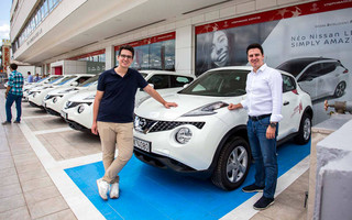 Nissan_GenN_handover12