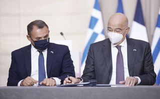 Νίκος Παναγιωτόπουλος και Νίκος Δένδιας υπογράφουν την αμυντική συμφωνία Ελλάδας-Γαλλίας