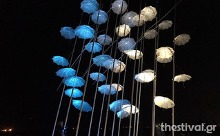 Στα γαλανόλευκα οι ομπρέλες Ζογγολόπουλου στη Θεσσαλονίκη