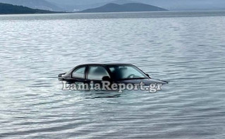 Έπεσε αυτοκίνητο στη θάλασσα στο Θεολόγο Φθιώτιδας