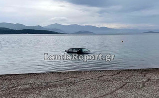 Έπεσε αυτοκίνητο στη θάλασσα στο Θεολόγο Φθιώτιδας