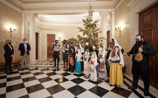 Κάλαντα της Πρωτοχρονιάς από τα παιδιά του Συλλόγου Ασηγωνιωτών Αττικής - Παύλος Γύπαρης
