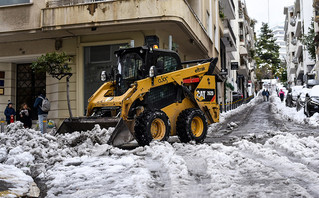 Η τιτάνια μάχη συνεχίζεται για την αποκατάσταση των προβλημάτων στο κέντρο και στις γειτονιές της Αθήνας