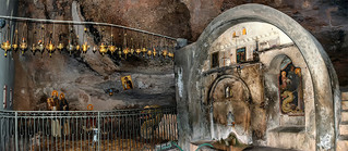 Εκκλησάκια στα βράχια του Μεγάλου Σπηλαίου στα Καλάβρυτα