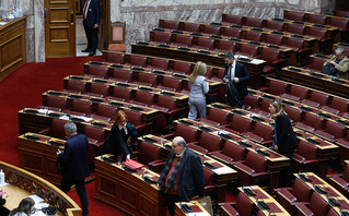 Αποχώρησαν οι βουλευτές του ΣΥΡΙΖΑ από την Ολομέλεια για να πάνε στο συλλαλητήριο