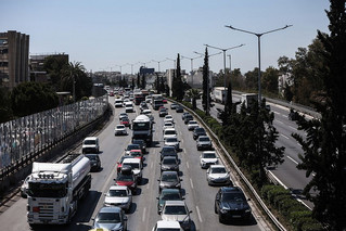 Ανατροπή νταλίκας στην Αθηνών-Λαμίας στο ύψος του Αυλώνα &#8211; Δεν υπήρξε κάποιος τραυματισμός