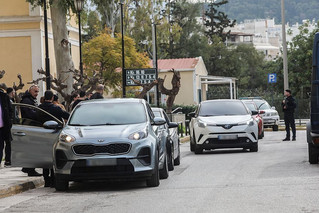 Στα δικαστήρια Πειραιά οι τέσσερις συλληφθέντες για κατοχή όπλων και εκρηκτικών