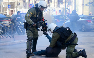 Επεισόδια έξω από το ΑΠΘ με φοιτητές και αστυνομία