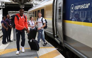 Η Εurostar που συνδέει με τρένο Λονδίνο – Παρίσι συνιστά στους επιβάτες να αναβάλουν το ταξίδι τους