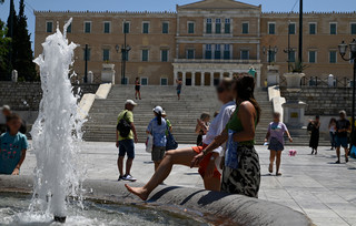 Καύσωνας στη χώρα