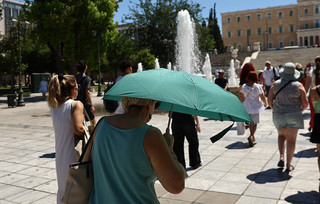 Καύσωνας στη χώρα