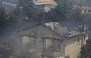 Φωτιά Αττική καμμενο σπιτι