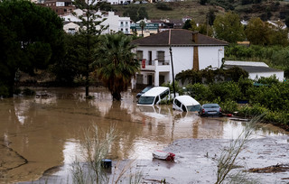 Εικόνες βιβλικής καταστροφής στη Βαλένθια από τις ξαφνικές πλημμύρες στην Ισπανία