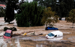 Εικόνες βιβλικής καταστροφής στη Βαλένθια από τις ξαφνικές πλημμύρες στην Ισπανία