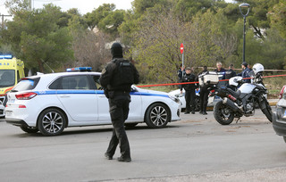 Μπαράζ ερευνών μετά τη μαφιόζικη εκτέλεση μέρα μεσημέρι στους Θρακομακεδόνες