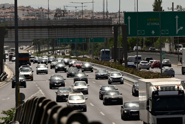 Αυξημένη η κίνηση στις εθνικές οδούς – Επί ποδός η Τροχαία για τη διευκόλυνση της κυκλοφορία